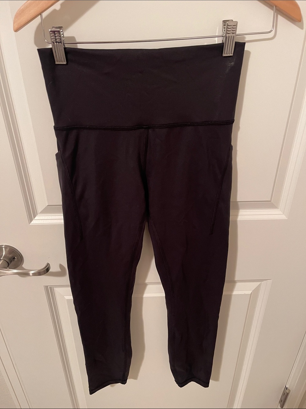 Lululemon shiny leggings with side pockets